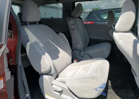 2015 Toyota Sienna Le z USA, uszkodzony, nr VIN 5TDKK3DC7FS600464